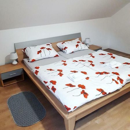 Apartman Lena Tusilovic Exterior photo