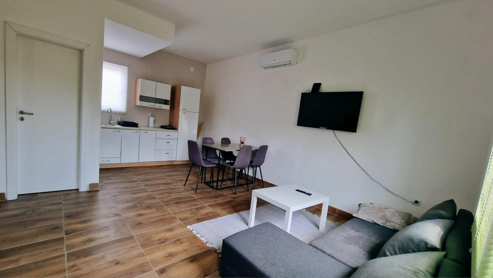 Apartman Lena Tusilovic Exterior photo