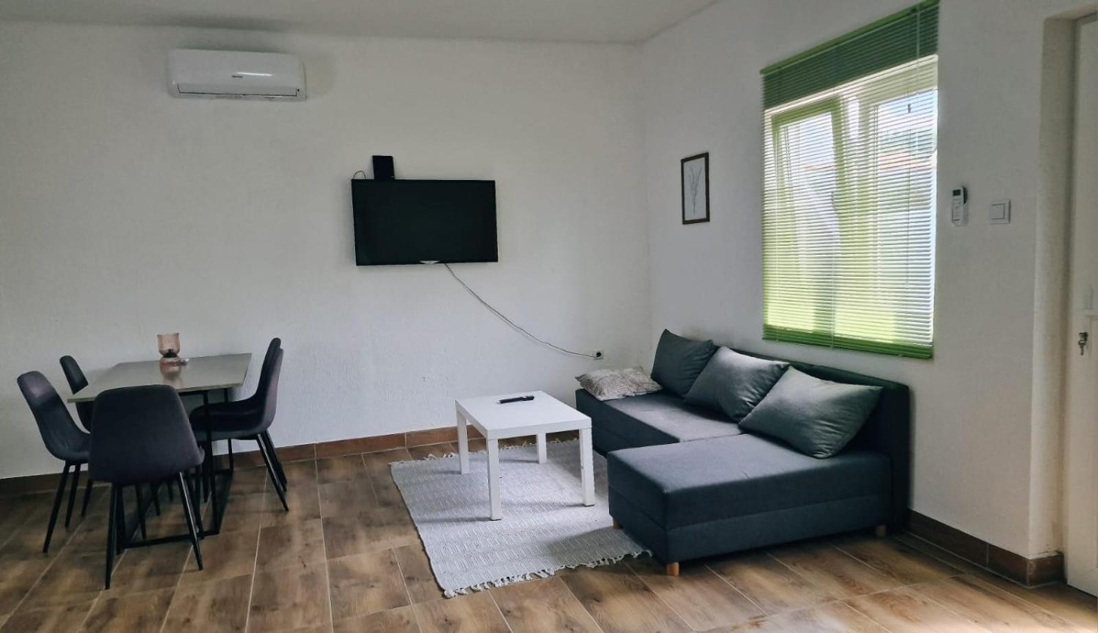 Apartman Lena Tusilovic Exterior photo