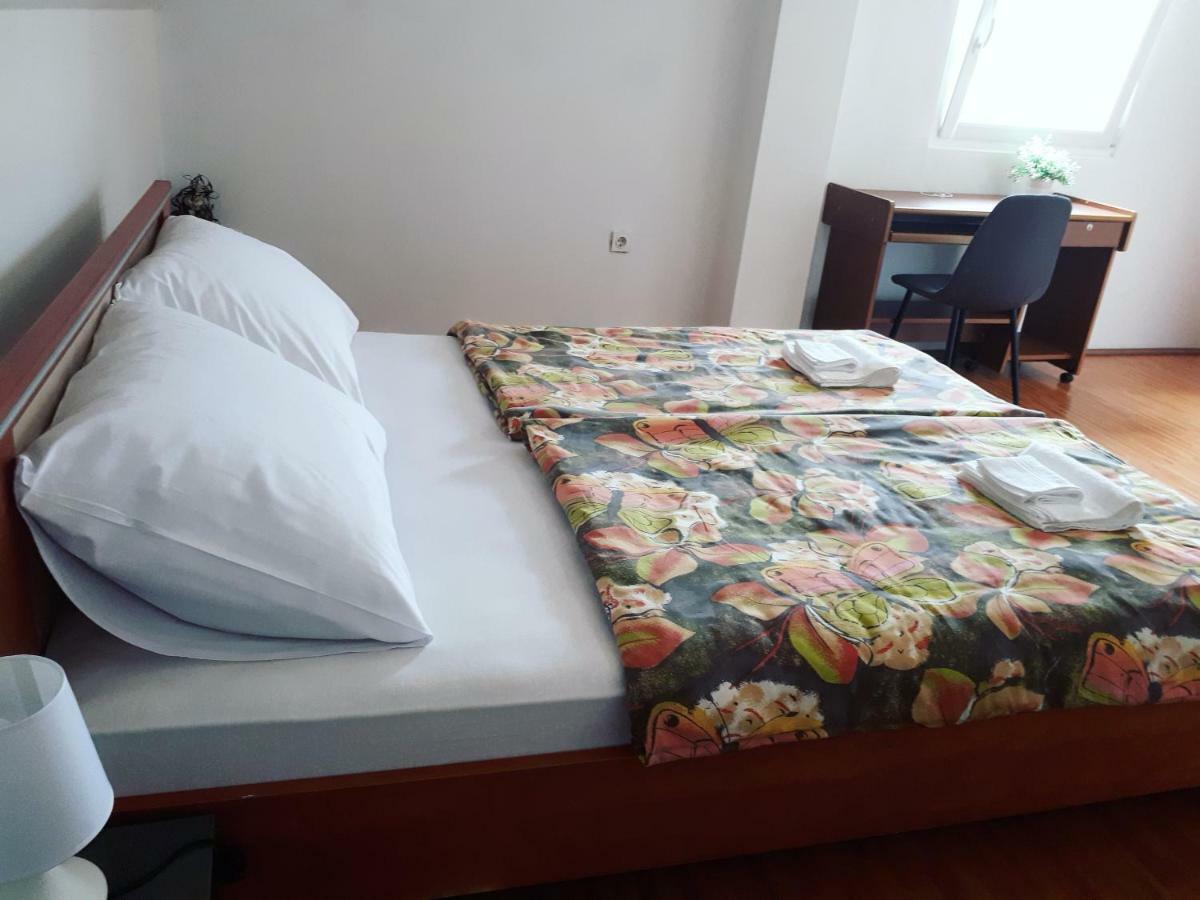 Apartman Lena Tusilovic Exterior photo