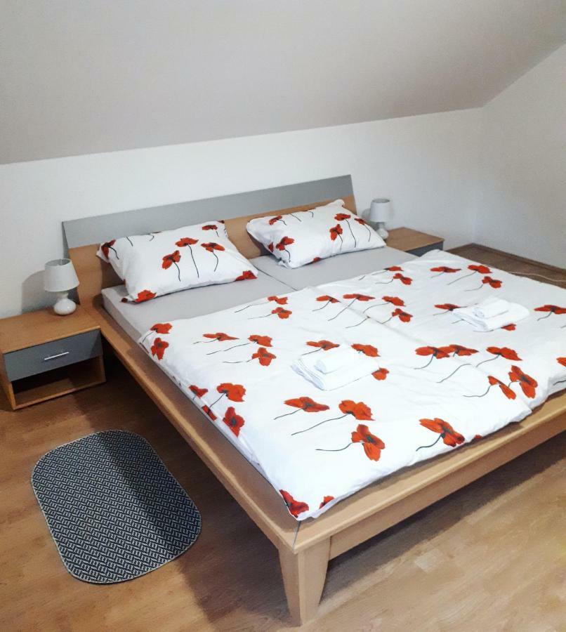 Apartman Lena Tusilovic Exterior photo